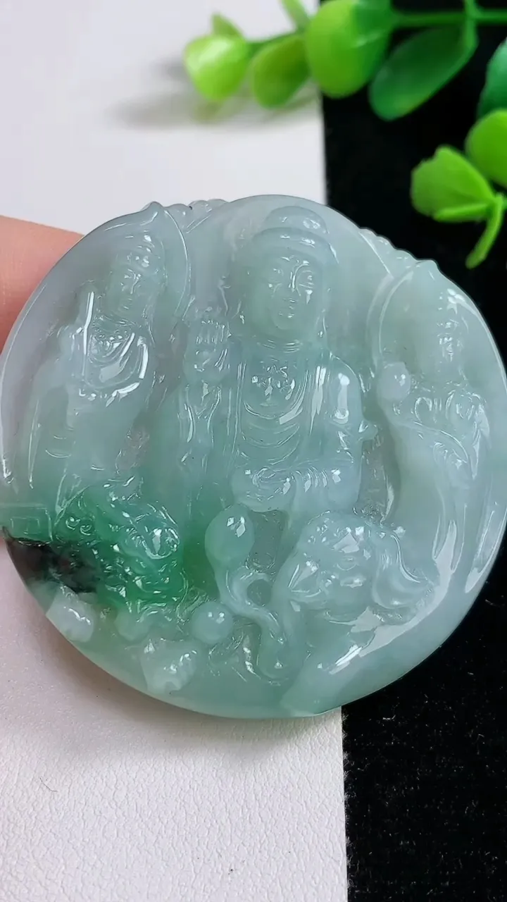 天然A货翡翠西方三圣吊坠，尺寸55.2-9.8，重:51.40g
9月3日