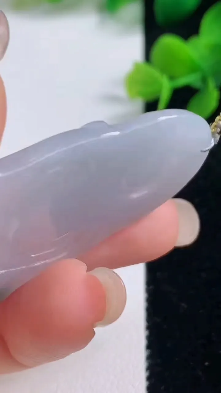 天然A货翡翠冰种飘花财神爷吊坠，尺寸44.7-29-5.8，重量:14.86g
9月3日