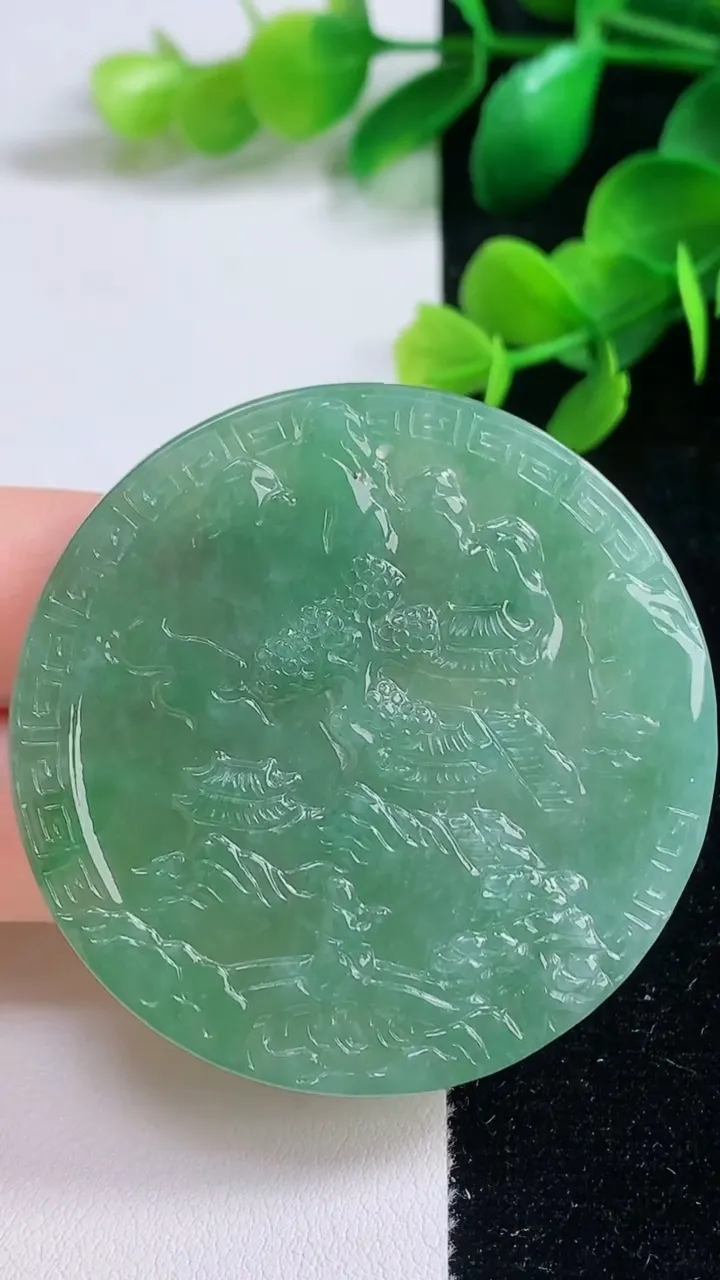天然A货翡翠山水牌吊坠，尺寸49-3.4，重量:20.96g
9月3日