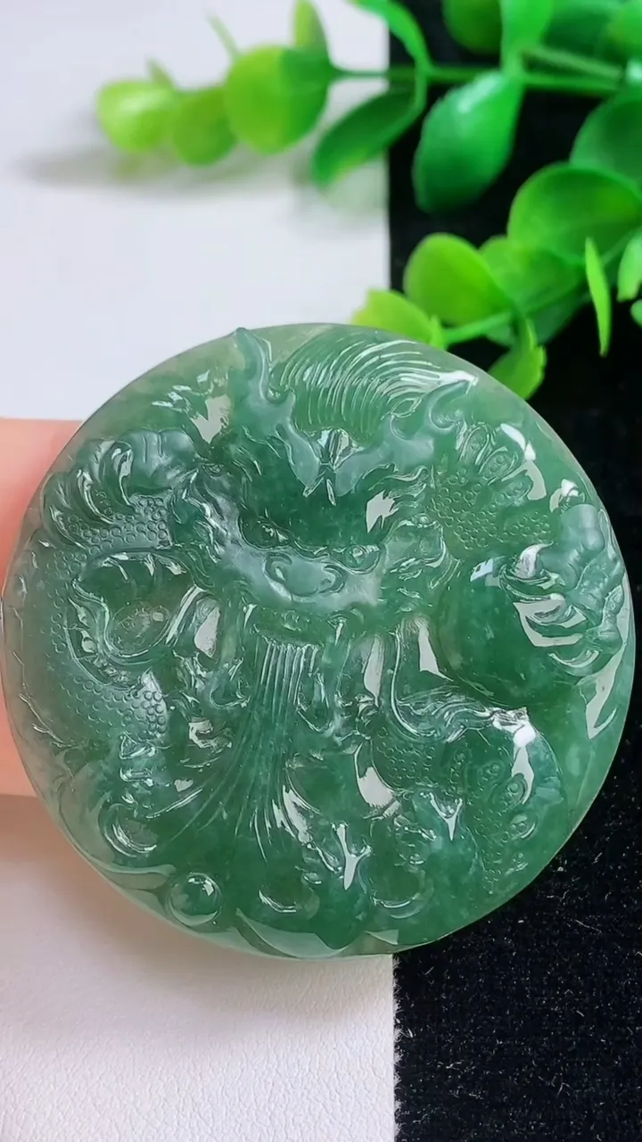 天然A货翡翠龙牌吊坠，尺寸54-5.4，重量:31.58g
9月3日
