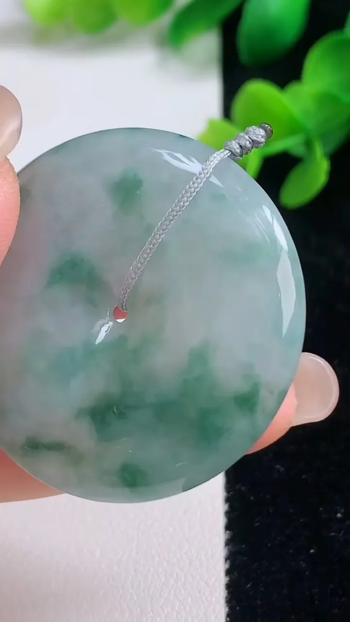 天然A货翡翠冰种飘花平安扣吊坠，尺寸39-5.5，重量:20.26g
9月3日