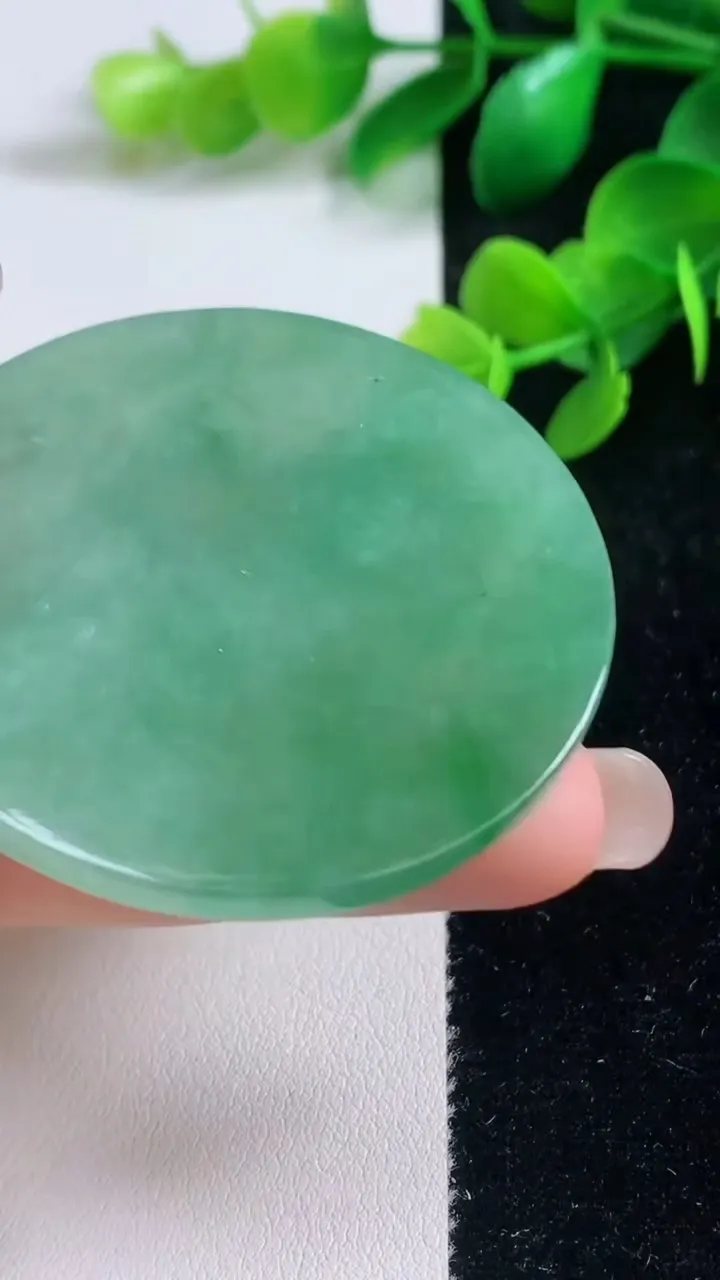 天然A货翡翠山水牌吊坠，尺寸49-3.4，重量:20.96g
9月3日