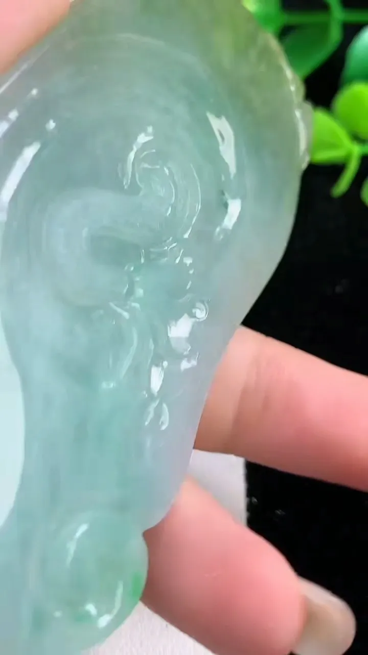 天然A货翡翠祥龙大势至观音菩萨吊坠，尺寸86-42-19，重:115.29g
9月3日