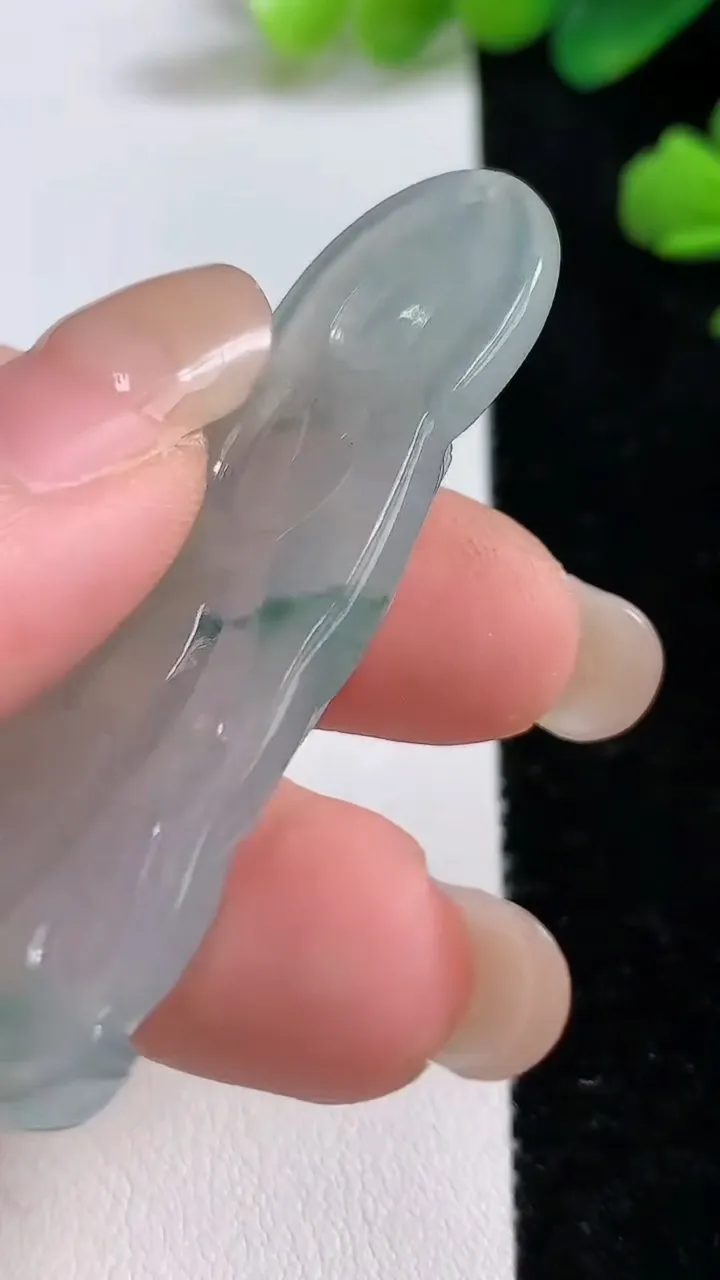 天然A货翡翠冰种飘花阿尼陀佛吊坠，尺寸35-22-6.5，重:16.95g
9月3日