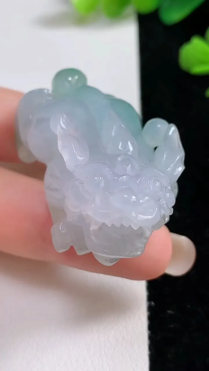 天然A货翡翠貔貅吊坠，尺寸48.4-25.1-19，重:42.28g
9月3日