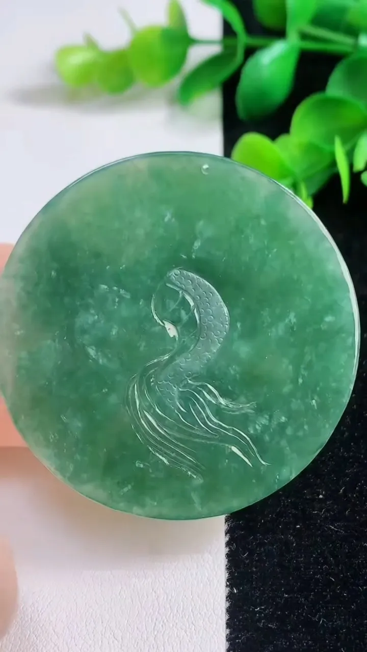 天然A货翡翠龙牌吊坠，尺寸54-5.4，重量:31.58g
9月3日