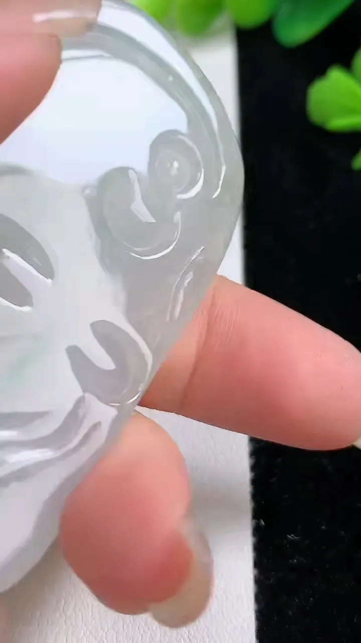 天然A货翡翠祥龙大势至观音菩萨吊坠，尺寸63.7-40-6，重:32.69g
9月3日