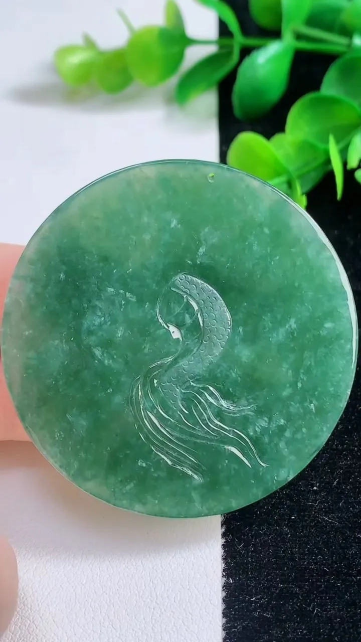 天然A货翡翠龙牌吊坠，尺寸54-5.4，重量:31.58g
9月3日