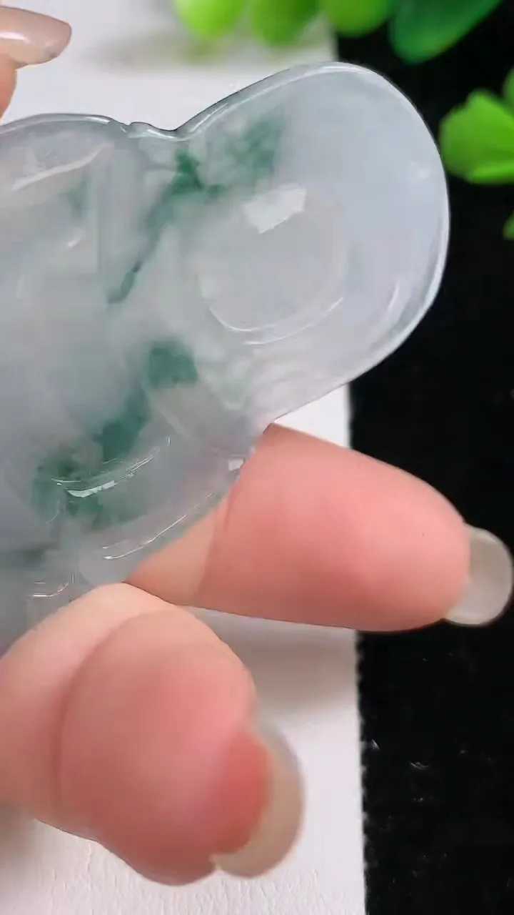 天然A货翡翠飘花观音菩萨吊坠，尺寸64-40-5.5，重:23.52g
9月3日