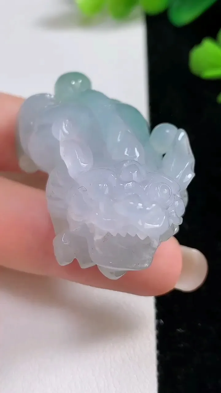 天然A货翡翠貔貅吊坠，尺寸48.4-25.1-19，重:42.28g
9月3日
