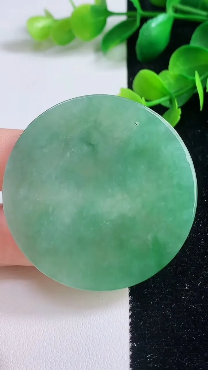 天然A货翡翠山水牌吊坠，尺寸49-3.4，重量:20.96g
9月3日