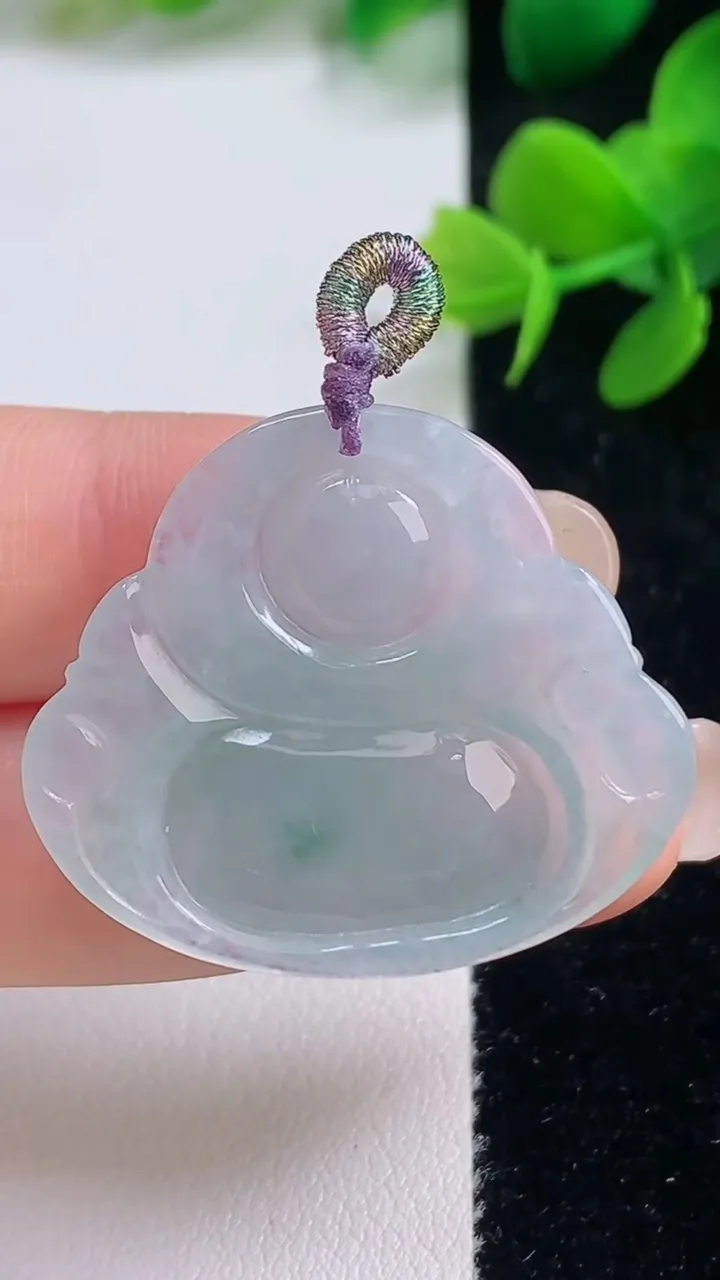 天然A货翡翠冰种飘花佛公吊坠，尺寸28.7-33-4.8，重量:7.21g
9月3日