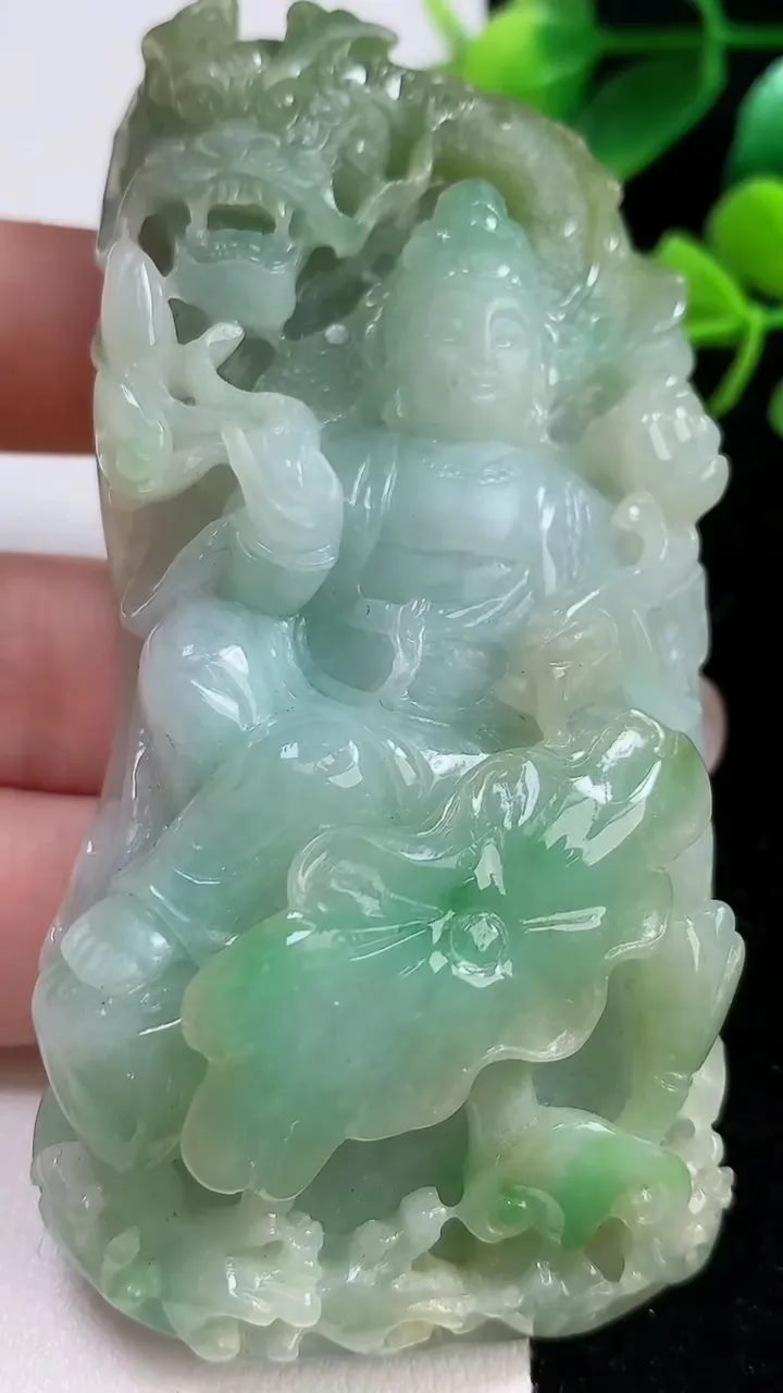 天然A货翡翠祥龙大势至观音菩萨吊坠，尺寸86-42-19，重:115.29g
9月3日