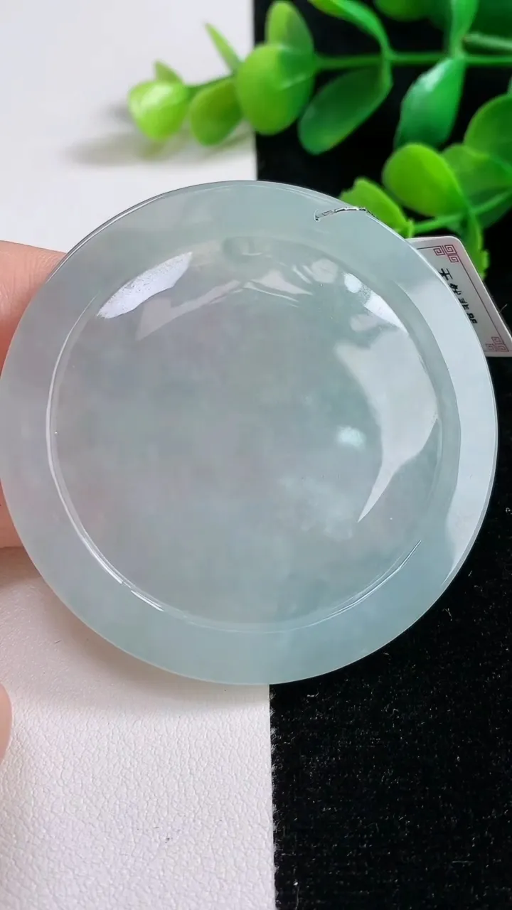 天然A货翡翠山水牌吊坠，尺寸 56-5.6，重: 32.44g
9月3日