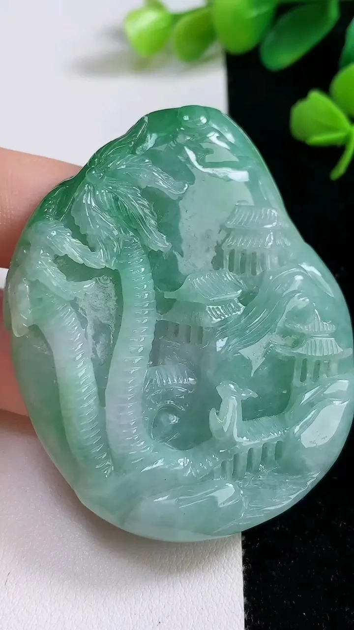 天然A货翡翠山水牌吊坠，尺寸58-46-12，重:56.44g
9月3日