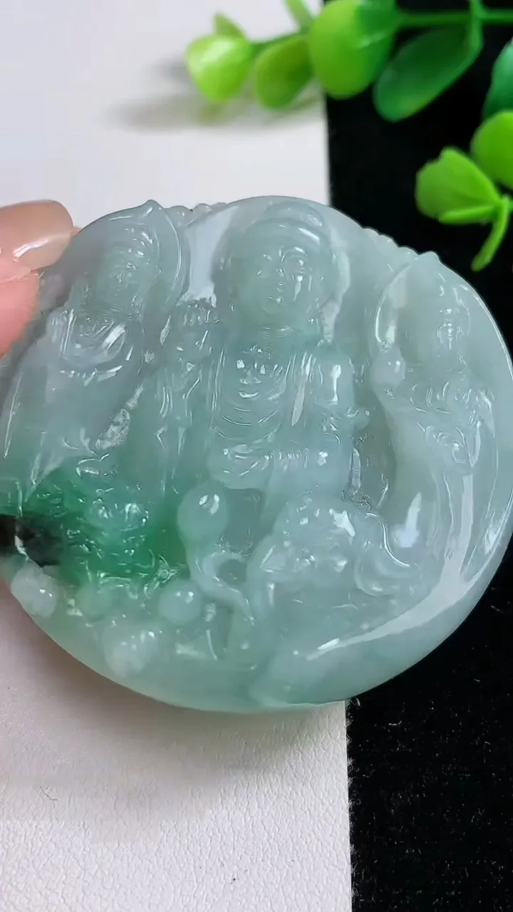 天然A货翡翠西方三圣吊坠，尺寸55.2-9.8，重:51.40g
9月3日