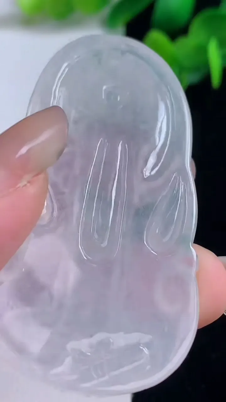 天然A货翡翠种飘花千手观音吊坠，尺寸659.6-32.4-5.2，重量:20.91g
9月4日