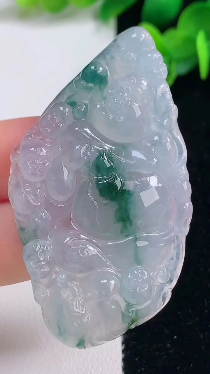 天然A货翡翠种飘花佛公吊坠，尺寸27-30-5.3，重量:7.00g
9月4日