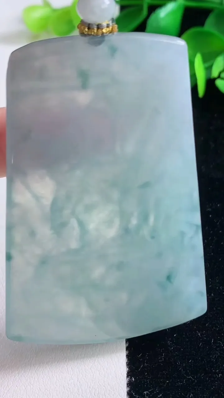 天然A货翡翠种飘花虚空藏观音菩萨吊坠，尺寸66.4-42.8-5，重量:41.92g
9月4日