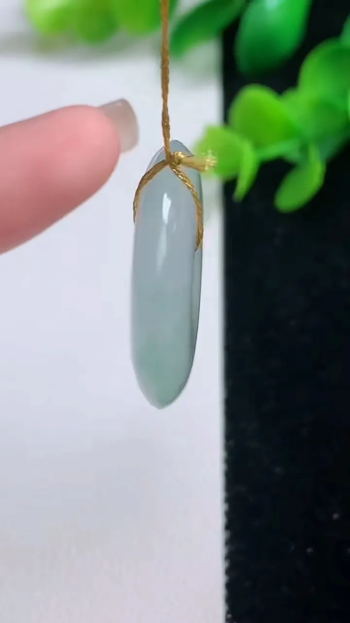 天然A货翡翠平安扣吊坠，尺寸25.5-5，重量:7.67g
9月4日