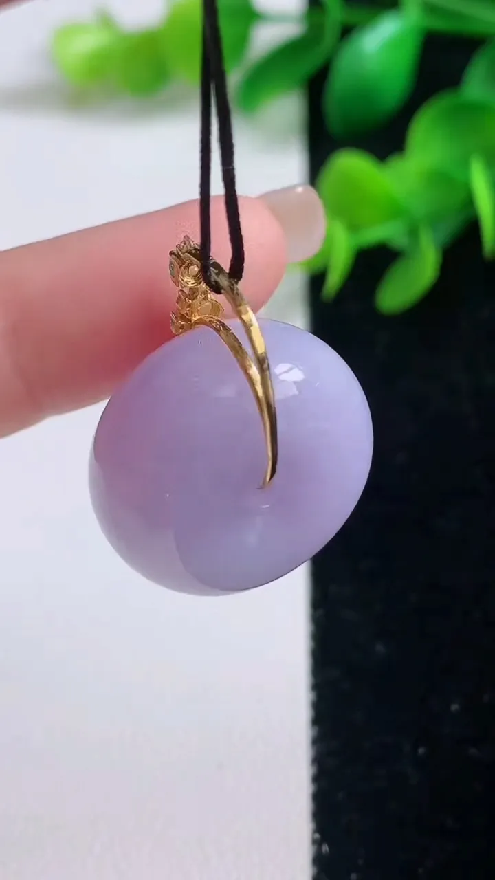 天然A货翡翠18k金紫罗兰平安扣吊坠，尺寸21-11.5，重量:12.15g
9月4日