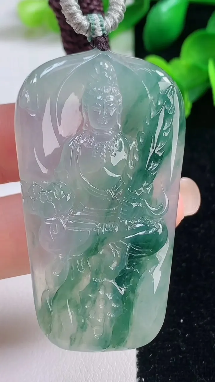天然A货翡翠冰种飘花虚空藏观音菩萨吊坠，尺寸56-32-5.2，重量:24.95g
9月4日