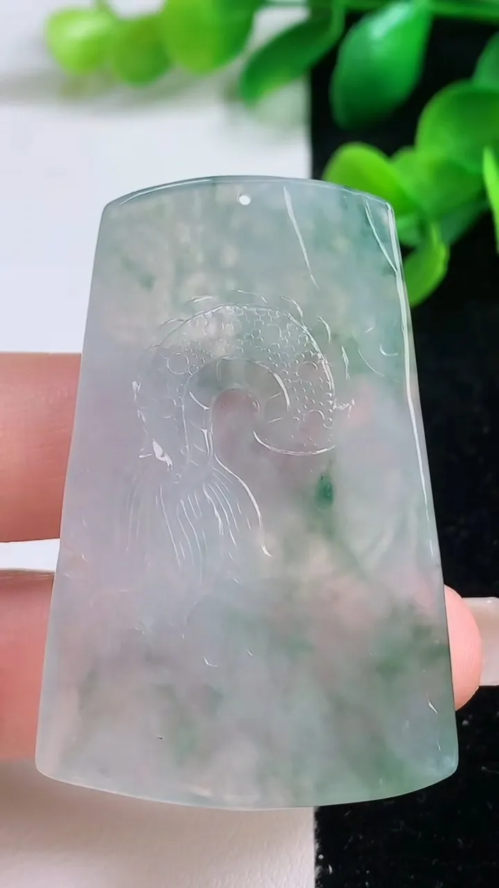 天然A货翡翠冰种飘花财神爷吊坠，尺寸51.4-34-5.4，重量:22.40g
9月4日