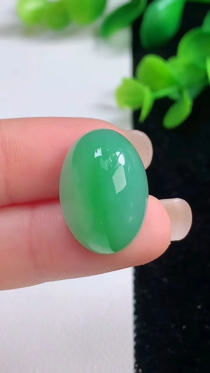 天然A货翡翠蛋面镶嵌件，尺寸21.2-14.8-11，重量:6.11g
9月4日