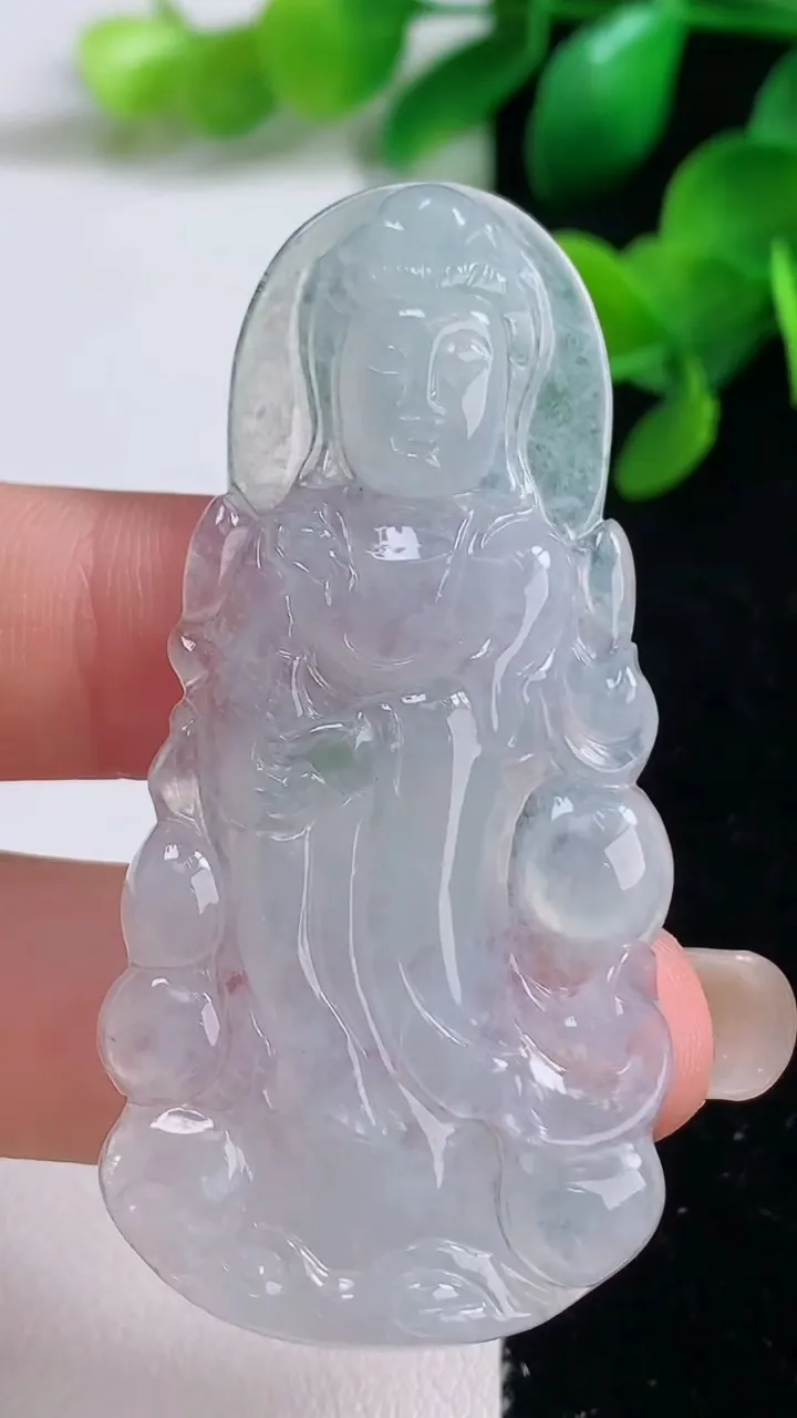 天然A货翡翠冰种飘花观音菩萨吊坠，尺寸59-27.2-5，重量:14.65g
9月4日