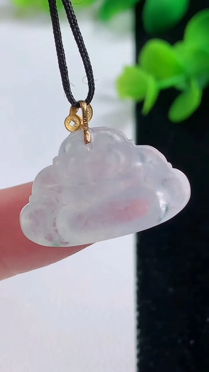 天然A货翡翠种白冰佛公吊坠，尺寸15-24-5.7，重量:3.67g
9月4日