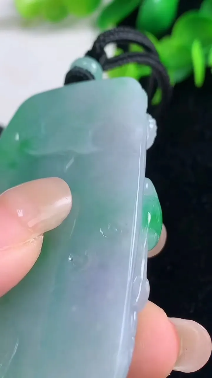 天然A货翡翠龙牌吊坠，尺寸59-34.5-9.4，重量:48.21g
9月4日