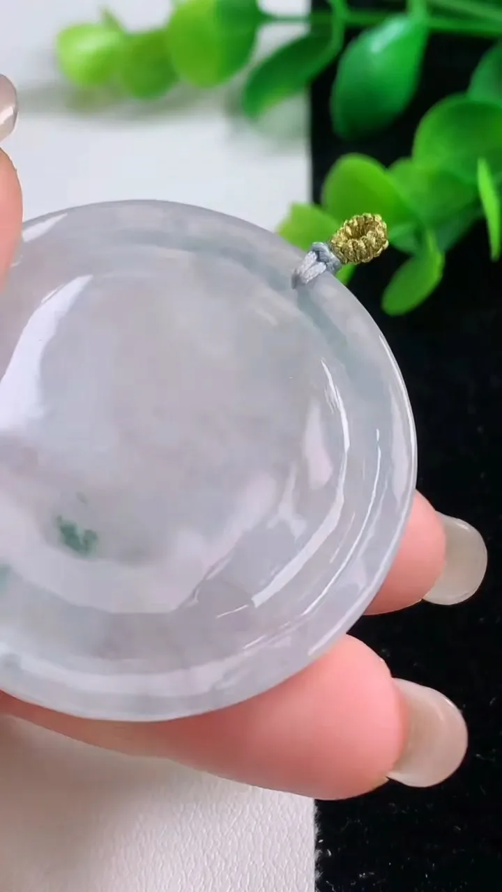 天然A货翡翠冰种飘花生肖虎吊坠，尺寸46.2-7.5，重量:33.50g
9月4日