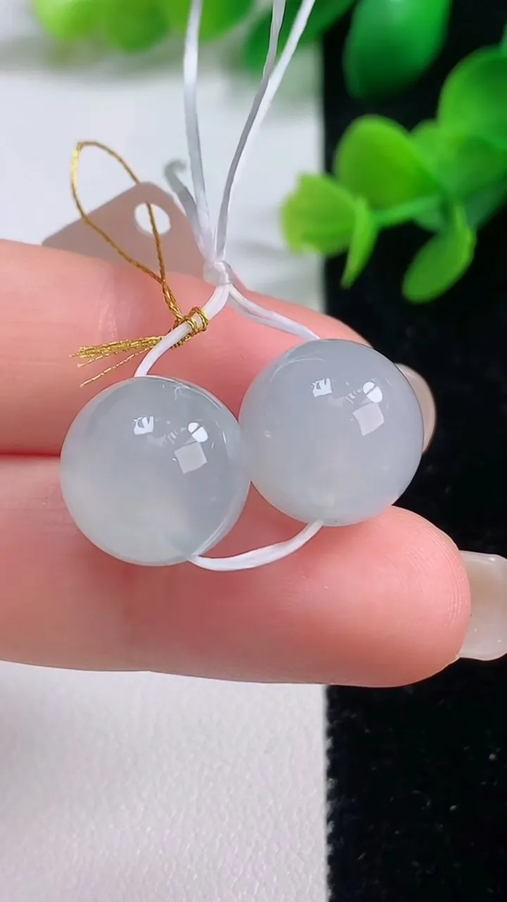 天然A货翡翠圆珠吊坠，尺寸13，重量:8.03g
9月4日