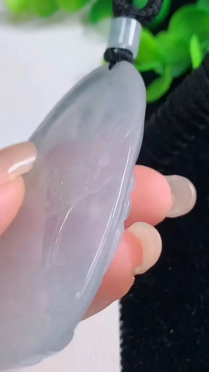 天然A货翡翠种白冰大势至观音菩萨吊坠，尺寸62-36-7，重量:36.79g
9月4日