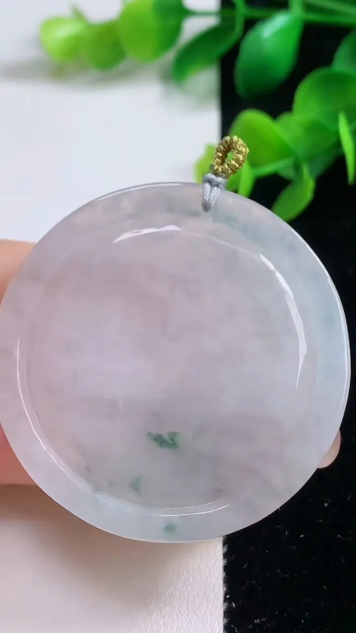 天然A货翡翠冰种飘花生肖虎吊坠，尺寸46.2-7.5，重量:33.50g
9月4日