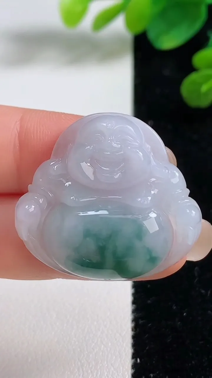 天然A货翡翠冰种飘花佛公吊坠，尺寸28.6-31.6-6.3，重量:8.77g
9月4日