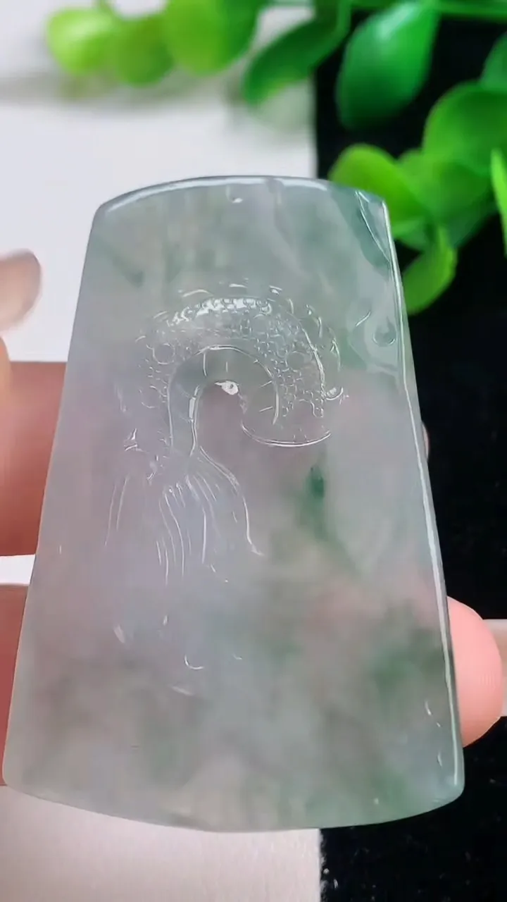 天然A货翡翠冰种飘花财神爷吊坠，尺寸51.4-34-5.4，重量:22.40g
9月4日