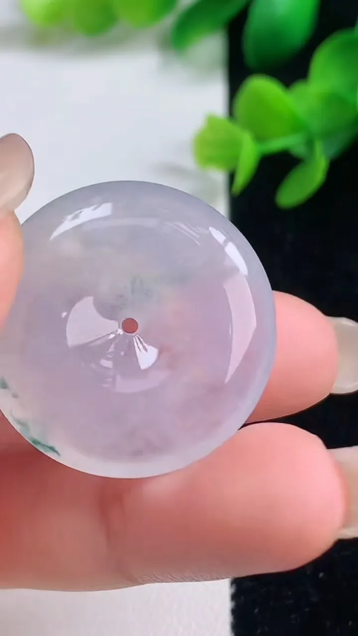 天然A货翡翠冰种飘花平安扣吊坠，尺寸28.4-5.6，重量:9.74g
9月4日