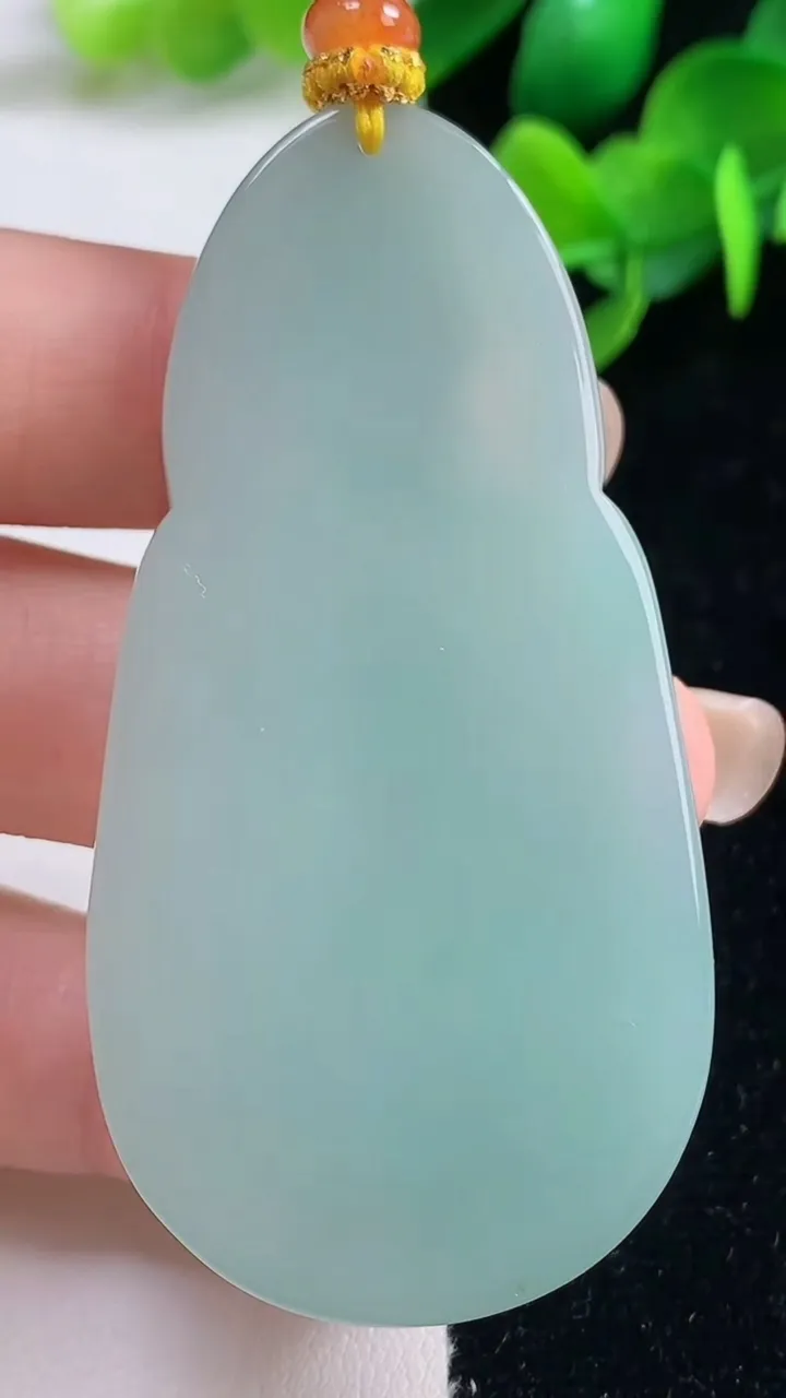 天然A货翡翠大势至观音菩萨吊坠，尺寸62.3-62.5-7.2，重量:36.23g
9月4日