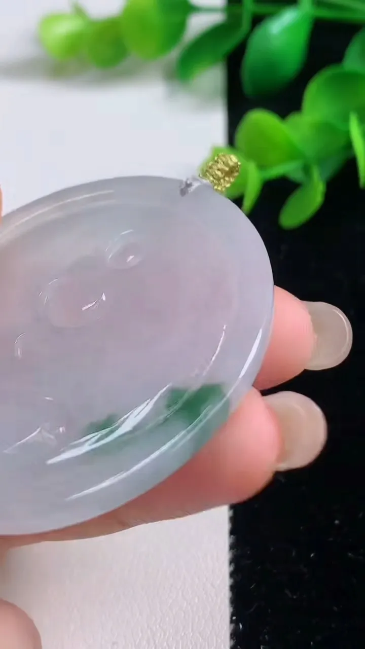 天然A货翡翠冰种飘花普贤菩萨吊坠，尺寸50.3-42.6-5，重量:22.93g
9月4日