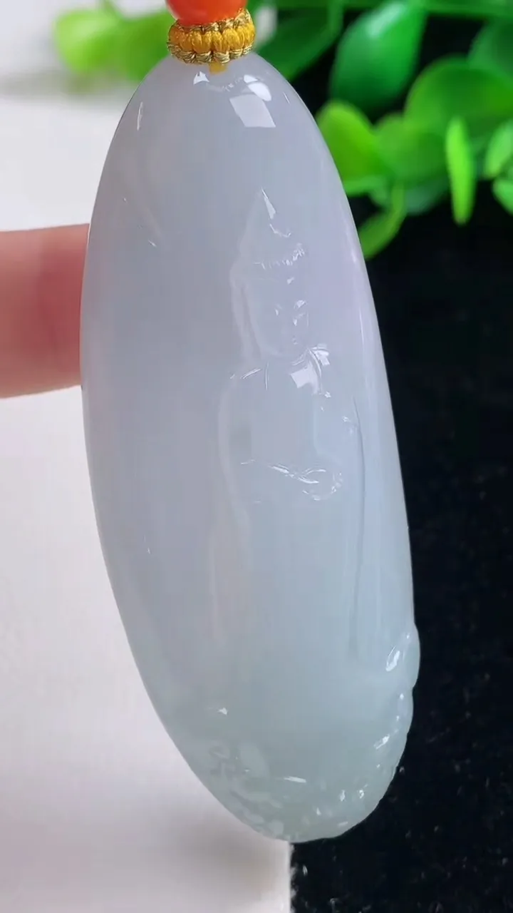 天然A货翡翠紫罗兰素衣观音吊坠，尺寸69-25.5-10.4，重量:44.40g
9月4日