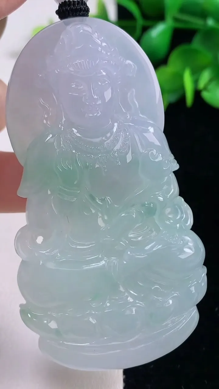 天然A货翡翠大势至观音菩萨吊坠，尺寸74-41-8，重量:59.94g
9月4日