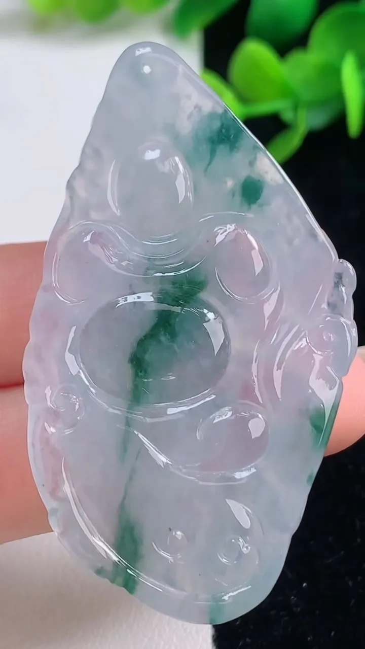 天然A货翡翠种飘花佛公吊坠，尺寸27-30-5.3，重量:7.00g
9月4日
