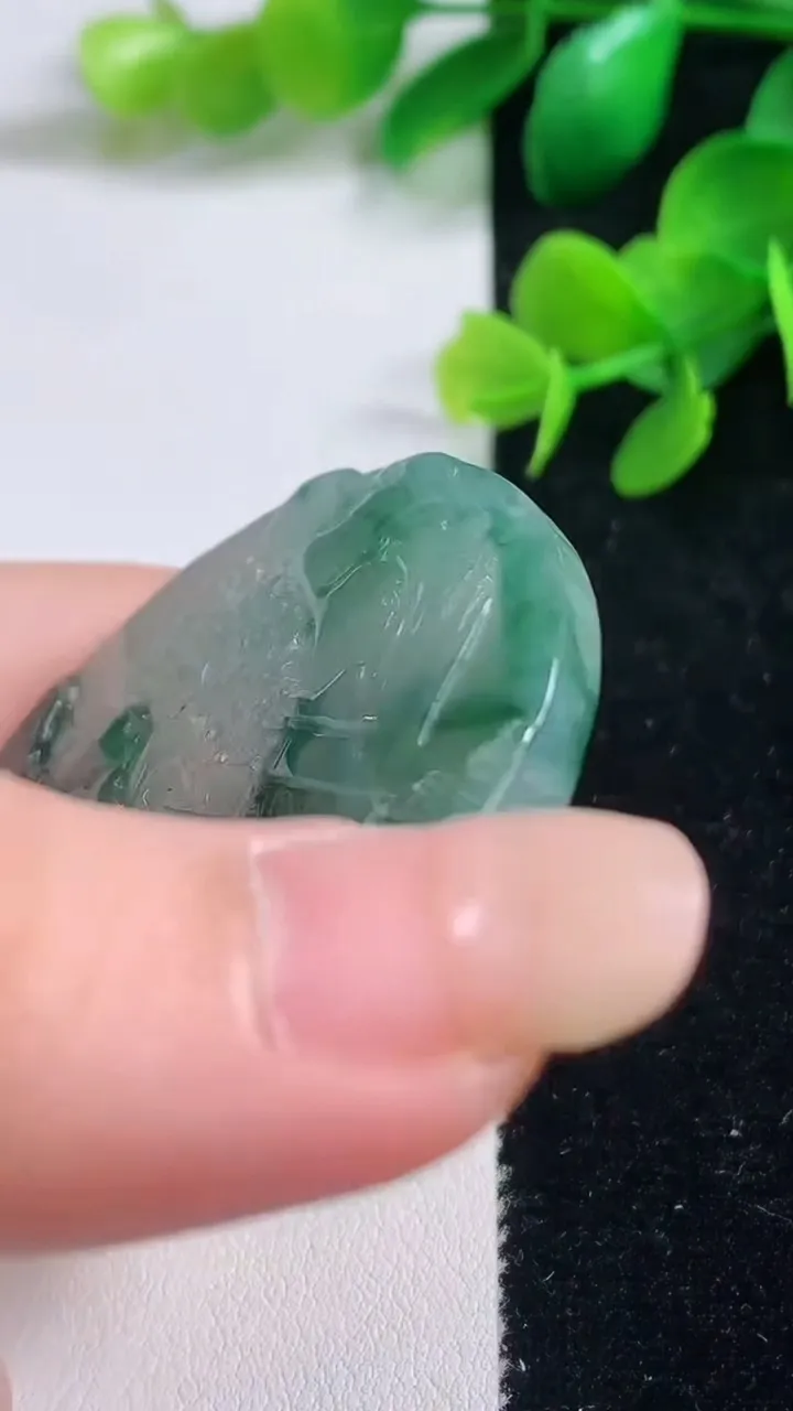 天然A货翡翠山水牌吊坠，尺寸46-4.3，重量:24.38g
9月4日