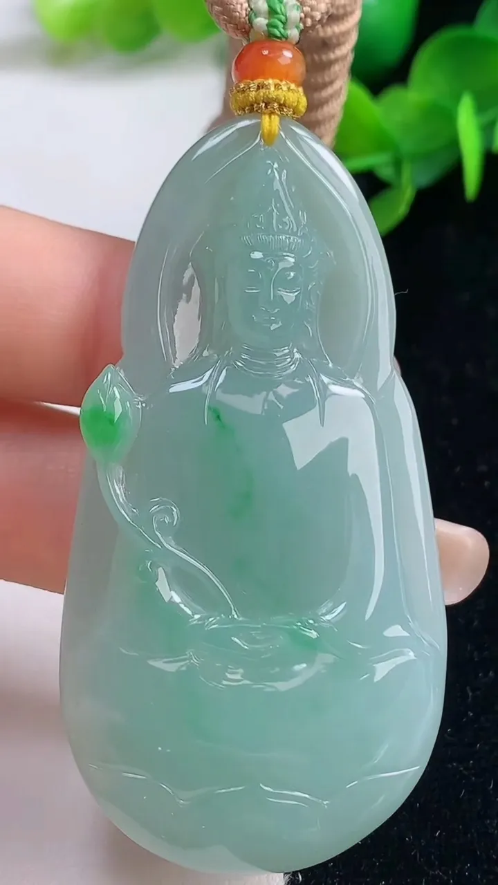 天然A货翡翠大势至观音菩萨吊坠，尺寸62.3-62.5-7.2，重量:36.23g
9月4日