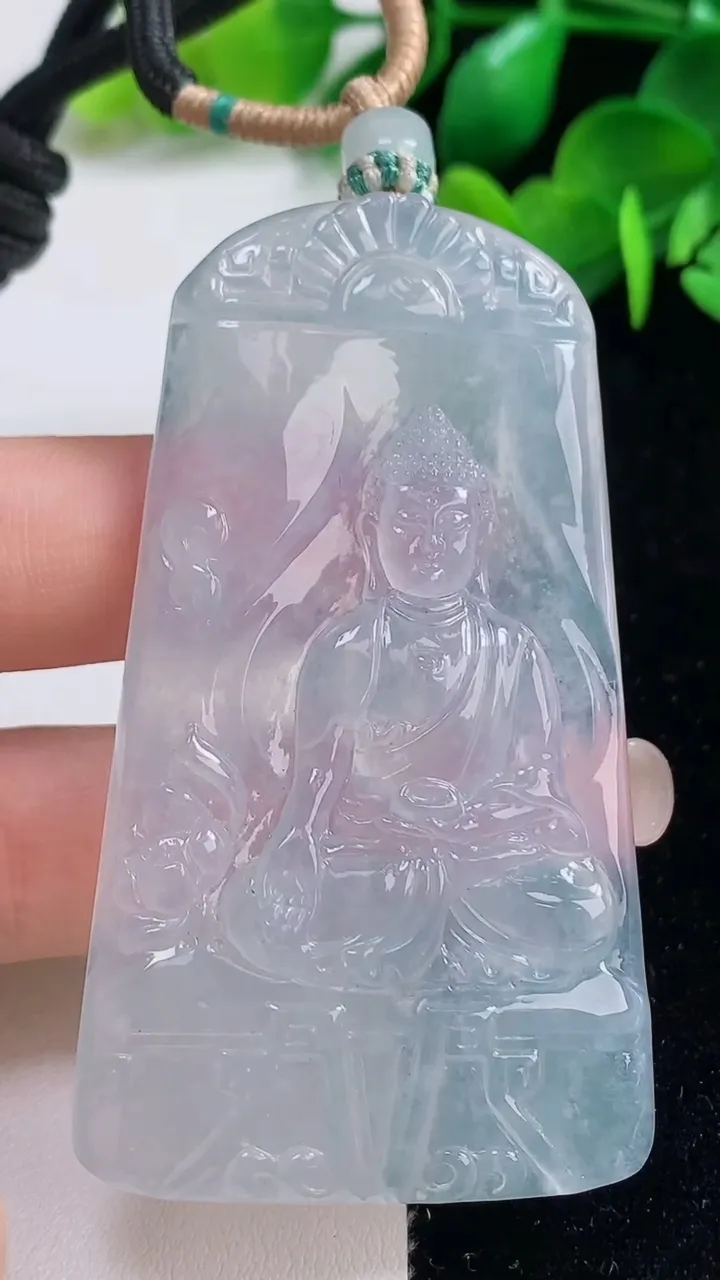 天然A货翡翠种白冰阿尼陀佛吊坠，尺寸67.2-38-5.2，重量:36.75g
9月4日