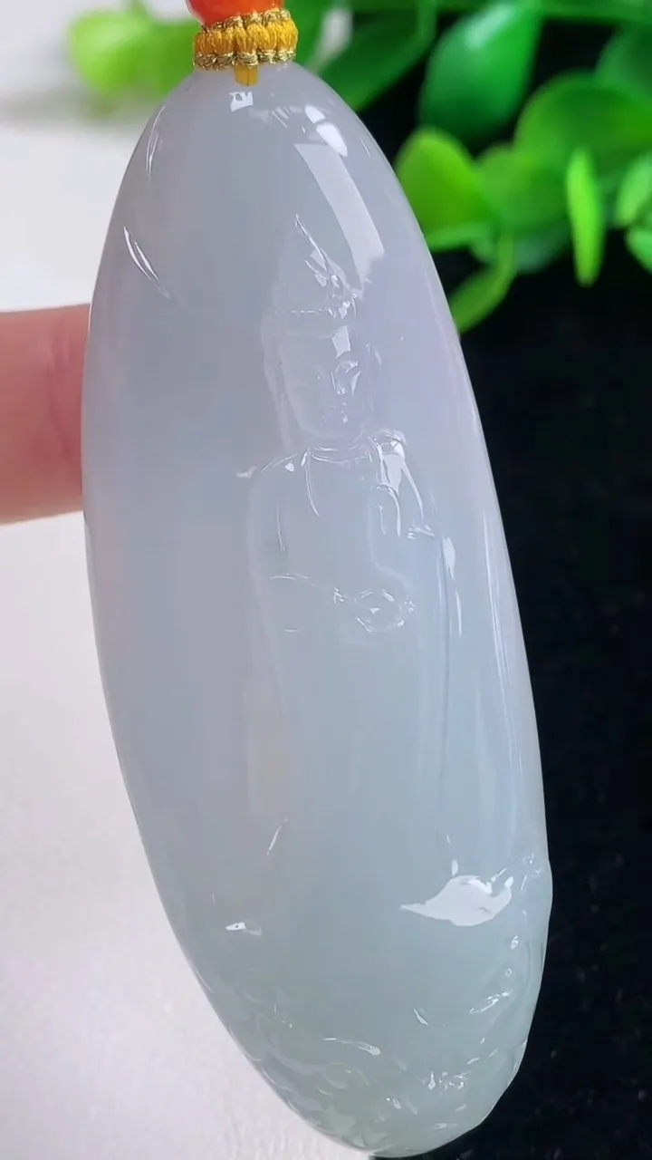 天然A货翡翠紫罗兰素衣观音吊坠，尺寸69-25.5-10.4，重量:44.40g
9月4日