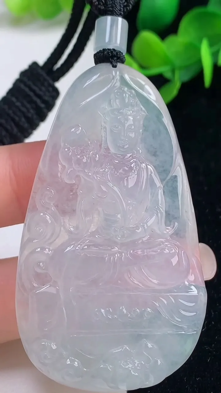 天然A货翡翠种白冰大势至观音菩萨吊坠，尺寸62-36-7，重量:36.79g
9月4日