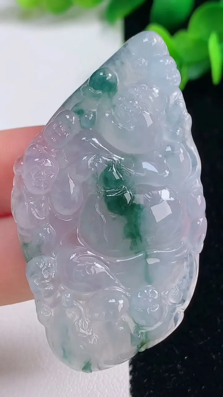 天然A货翡翠种飘花佛公吊坠，尺寸27-30-5.3，重量:7.00g
9月4日