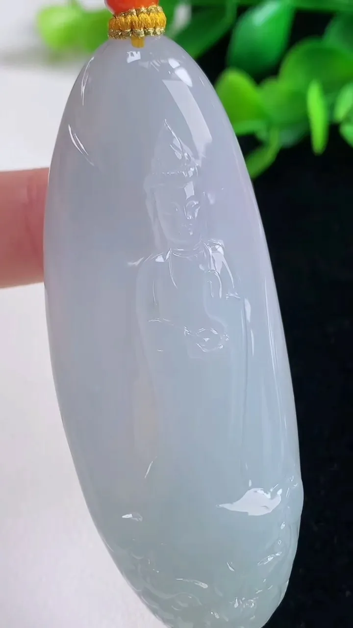 天然A货翡翠紫罗兰素衣观音吊坠，尺寸69-25.5-10.4，重量:44.40g
9月4日